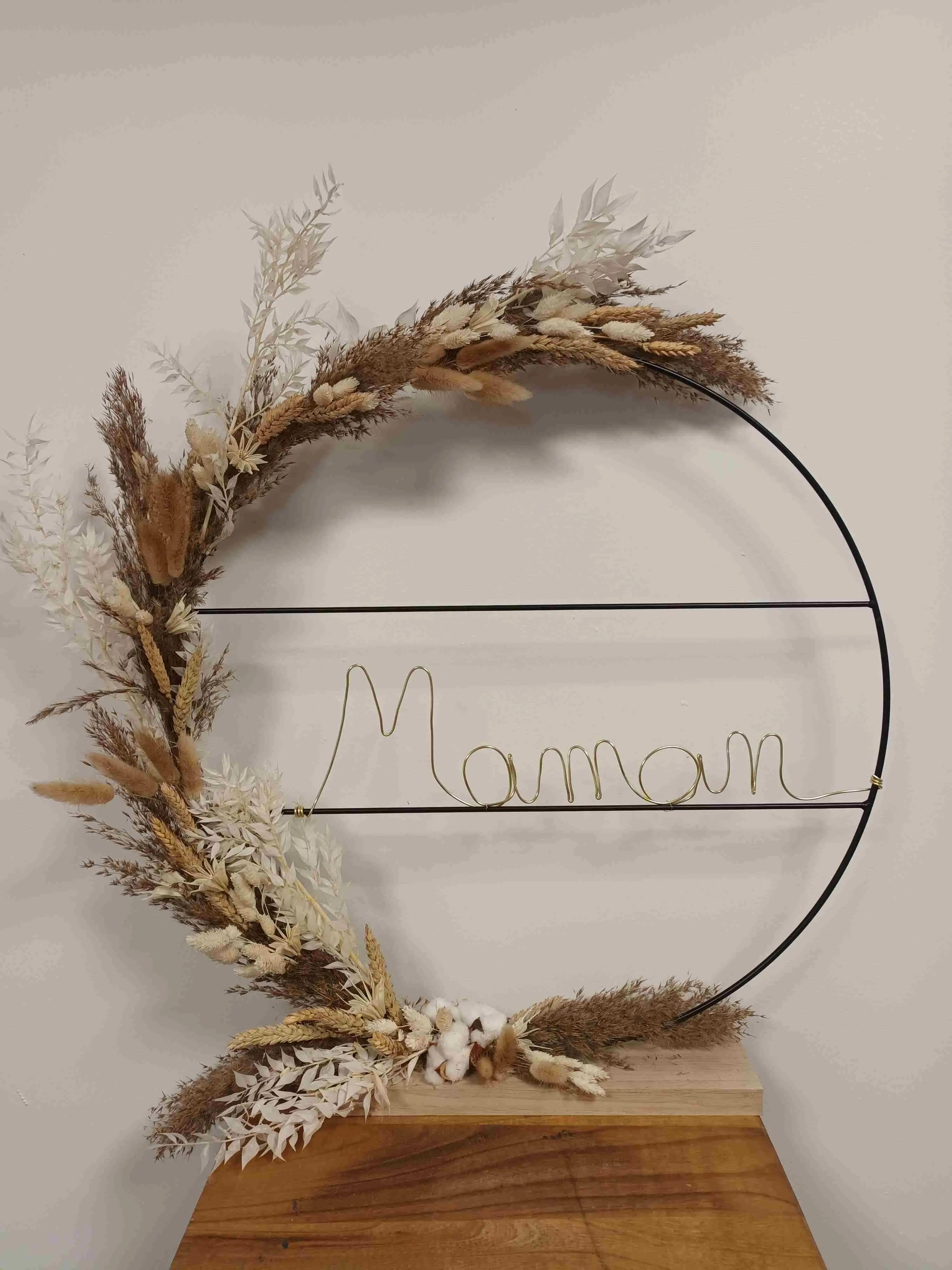 Composition Florale Décorative Fleurs Séchées Blanc et Beige – Cercle à Poser – Idyllique Maman